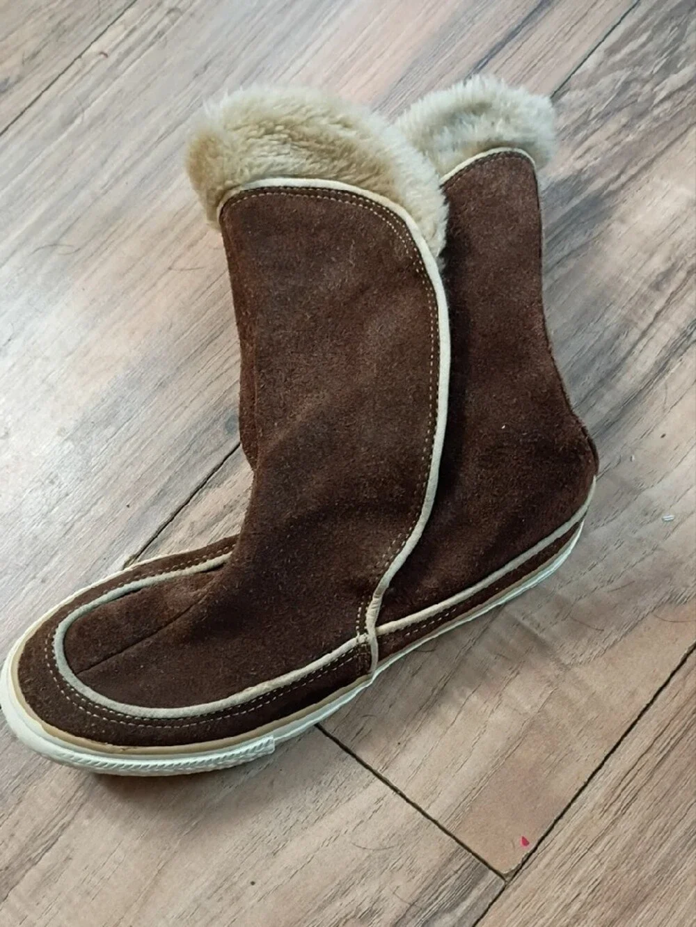 Converse Girls Size 1 Brown Suede Boots with Tan Faux Fur Trim